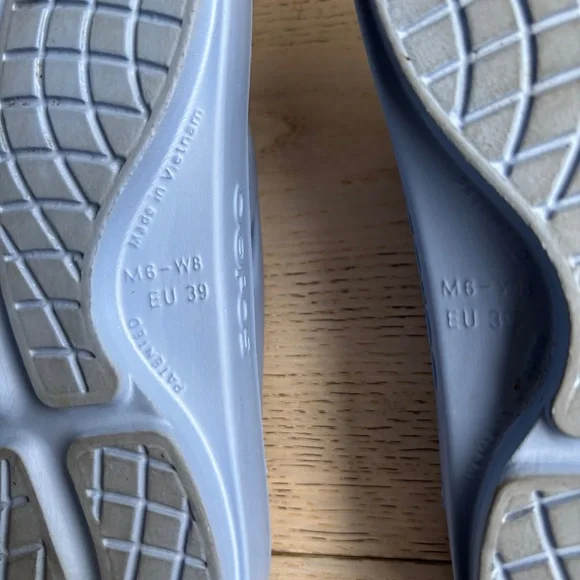 OOFOS FlipFlops - Picture 3 of 4